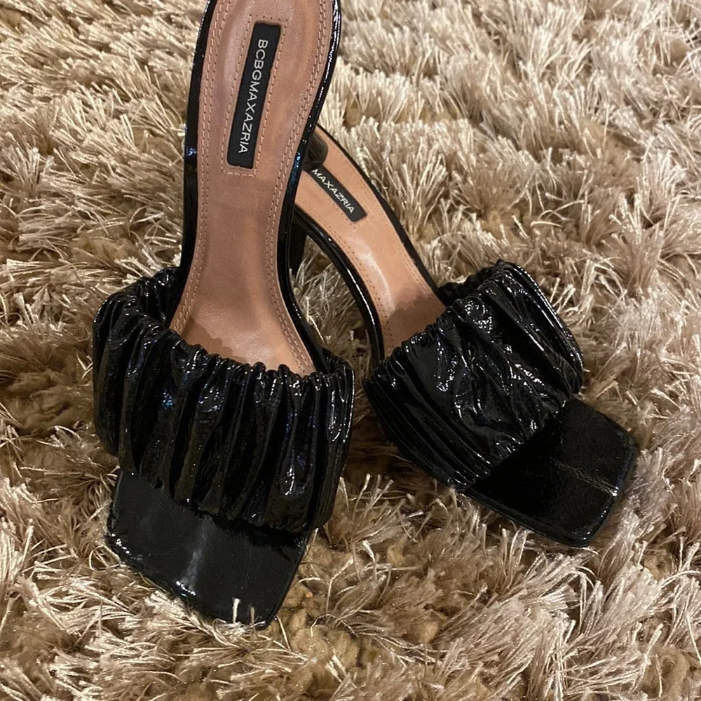 BCBGMaxAzria heels size 7